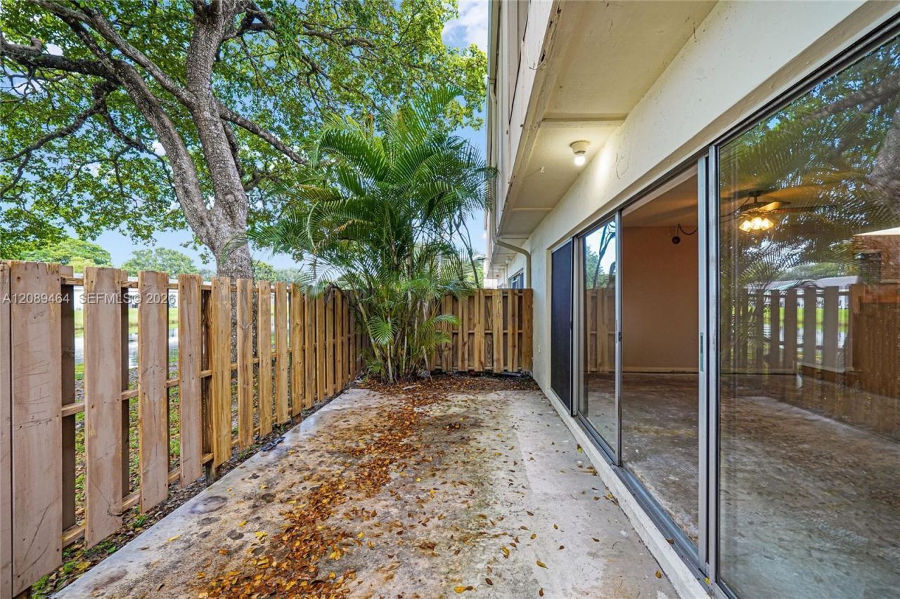 8253 NW 9th Ct, Unit 2, Plantation, FL 33324 Photo
