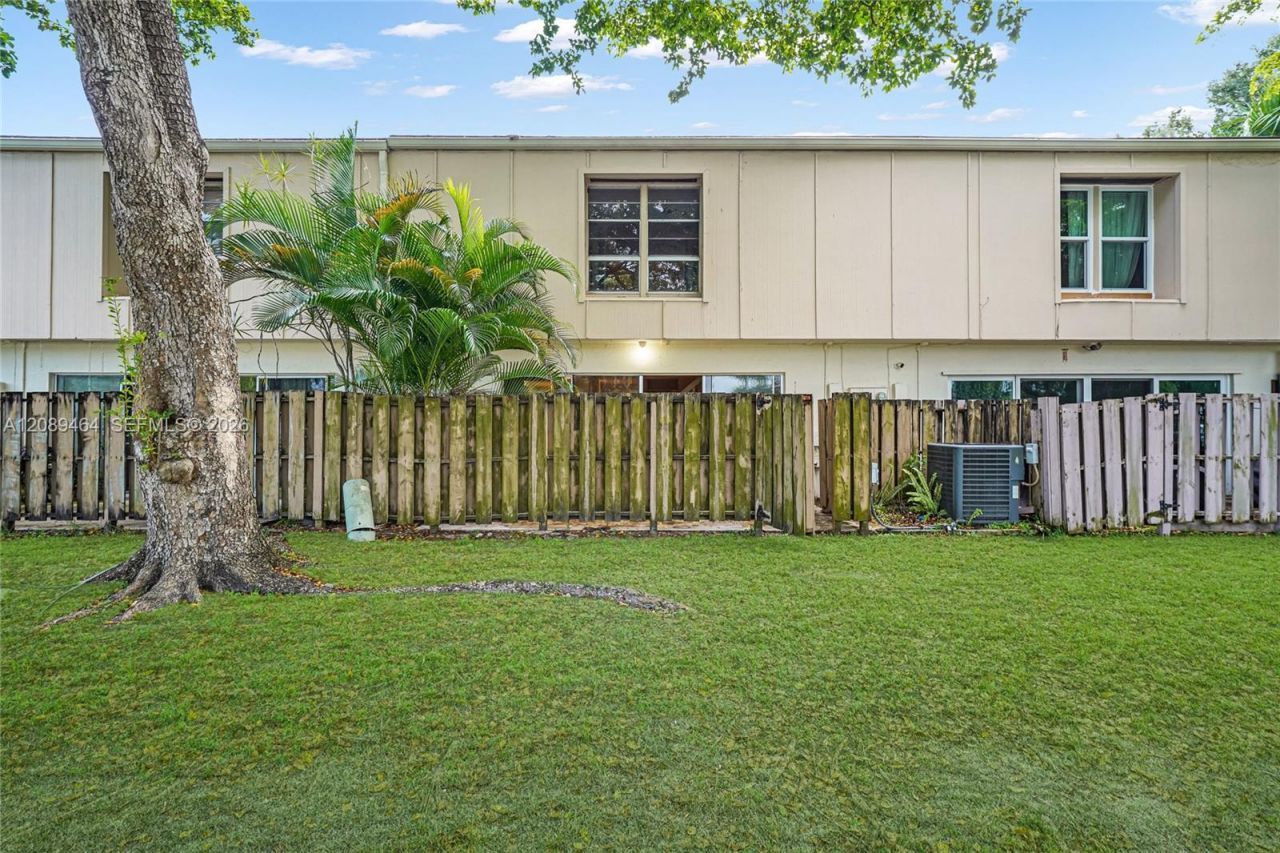 8253 NW 9th Ct, Unit 2, Plantation, FL 33324 Photo
