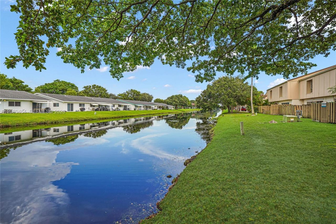 8253 NW 9th Ct, Unit 2, Plantation, FL 33324 Photo