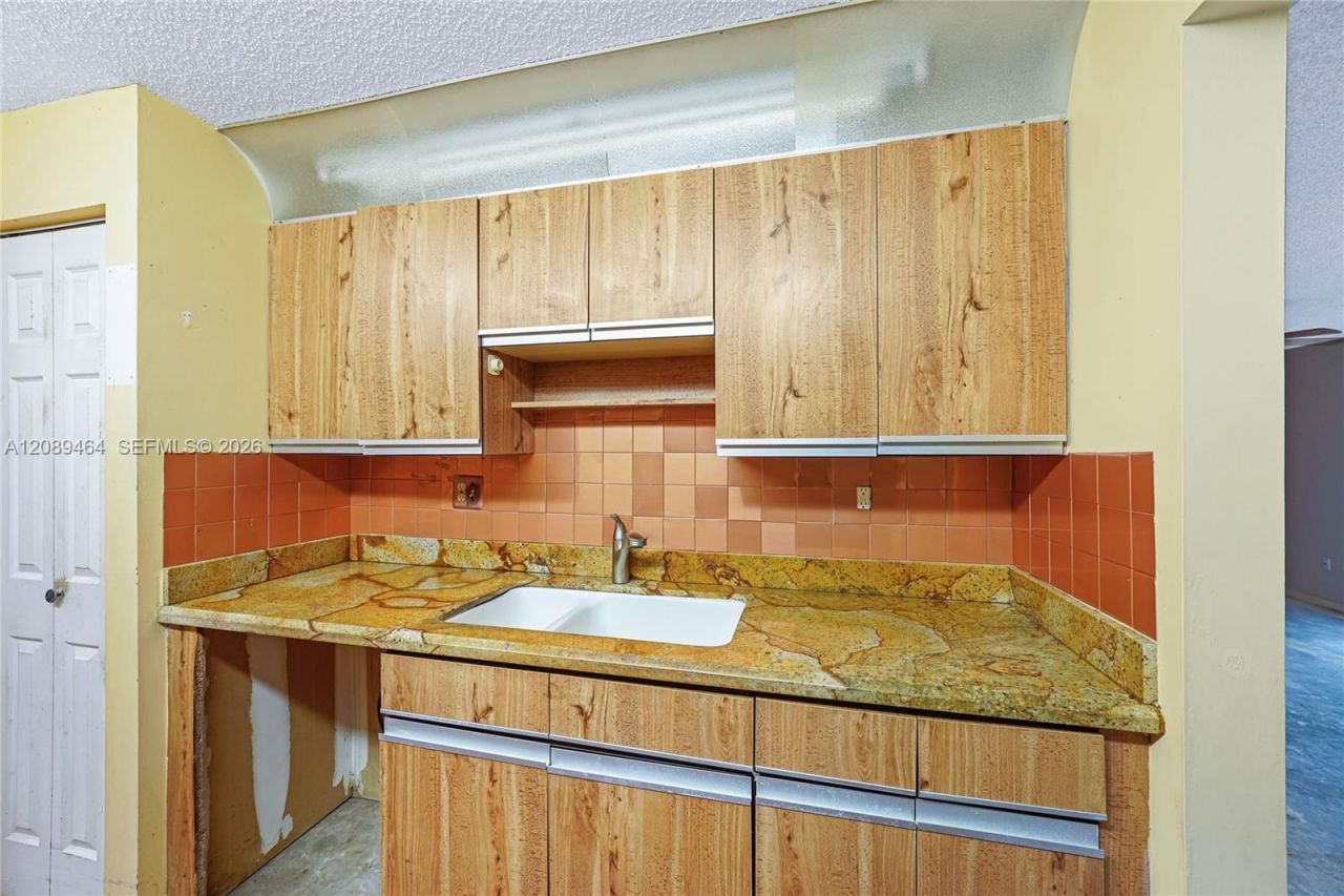 8253 NW 9th Ct, Unit 2, Plantation, FL 33324 Photo