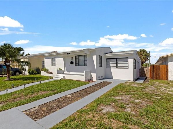 1227 N Ocean Breeze, Lake Worth, FL 33460