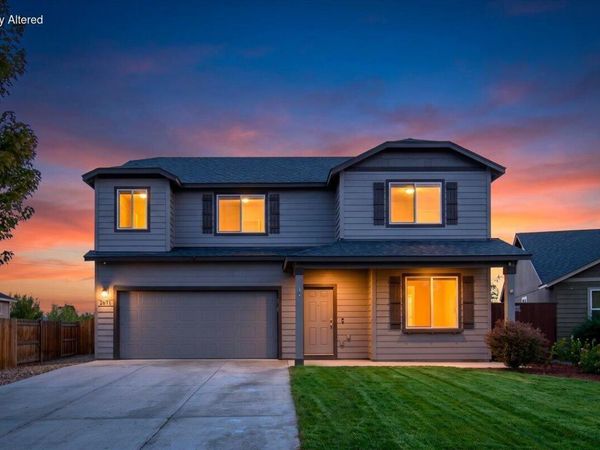 2671 NE 6th Drive, Redmond, OR 97756