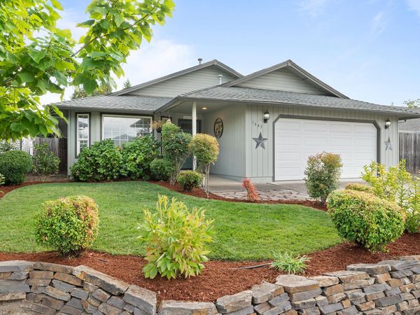 1643 Jessica Circle, Central Point, OR 97502