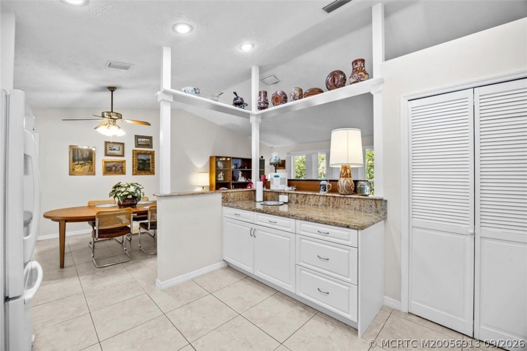 571 NE Town Terrace, Jensen Beach, FL 34957 Photo