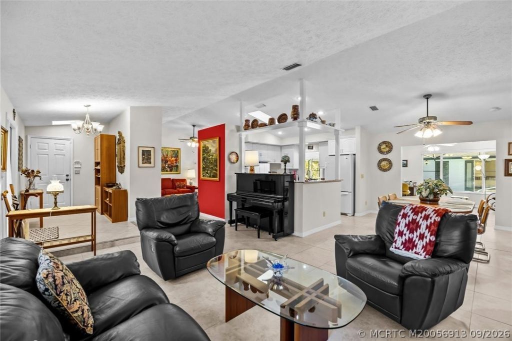 571 NE Town Terrace, Jensen Beach, FL 34957 Photo