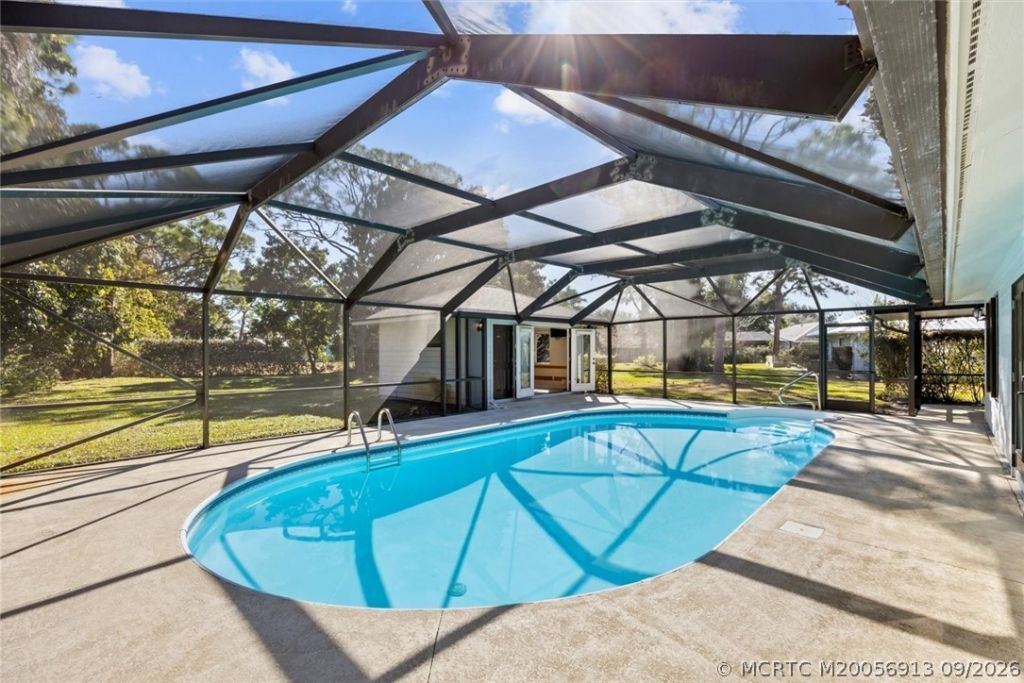 571 NE Town Terrace, Jensen Beach, FL 34957 Photo