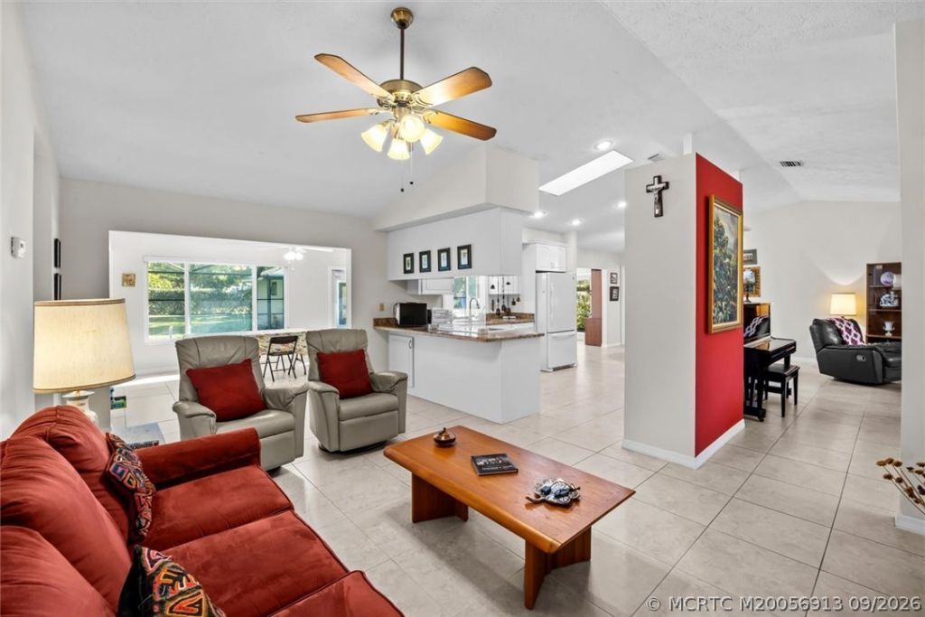 571 NE Town Terrace, Jensen Beach, FL 34957 Photo