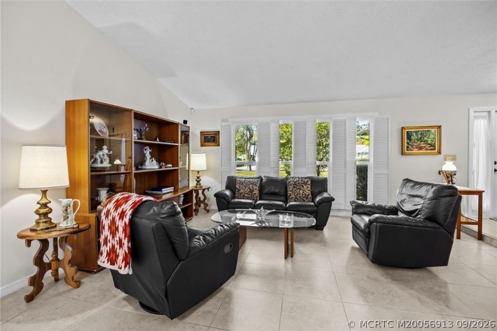 571 NE Town Terrace, Jensen Beach, FL 34957 Photo