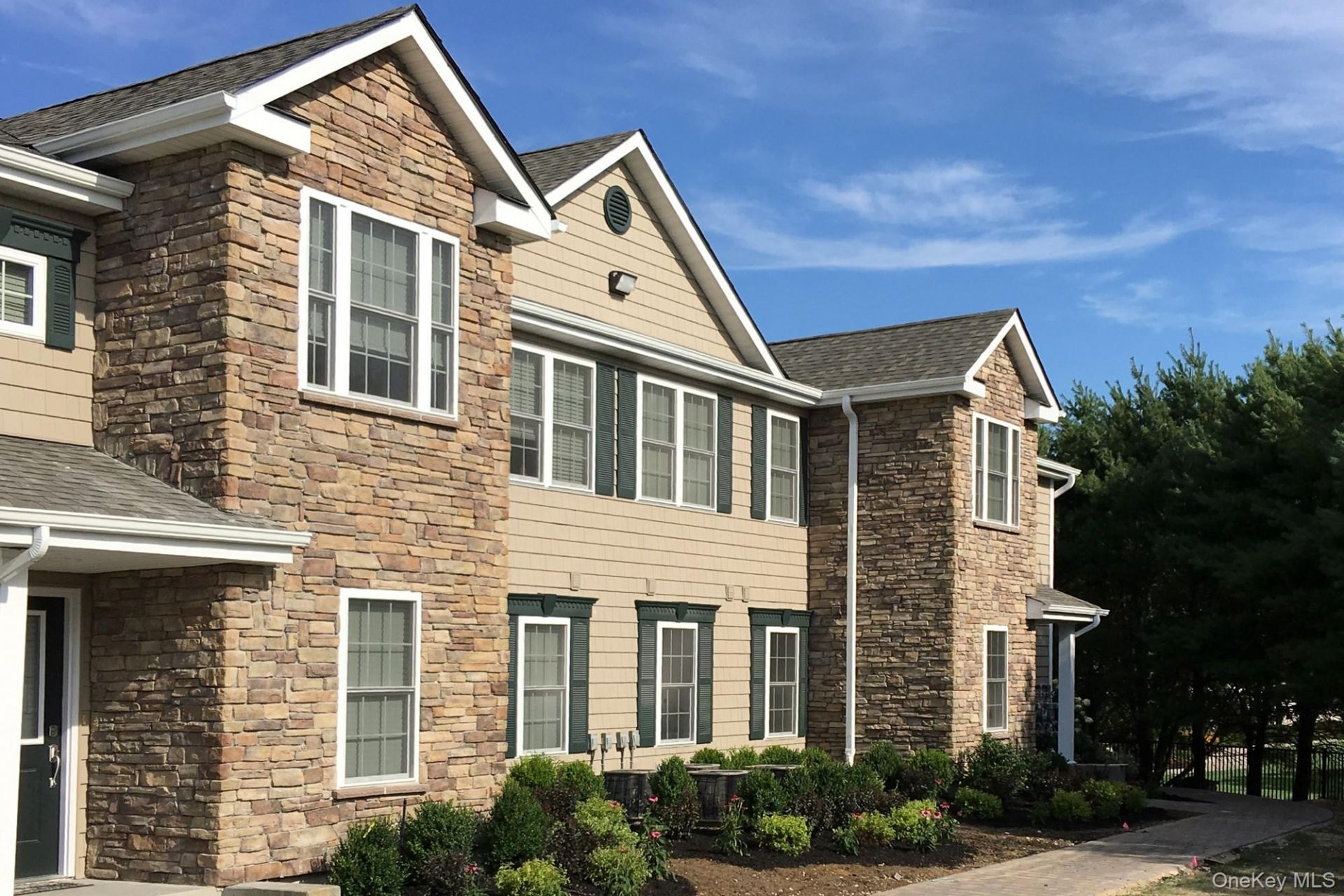 100 Vista View Drive, Unit 807, Farmingville, NY 11738 Main Photo