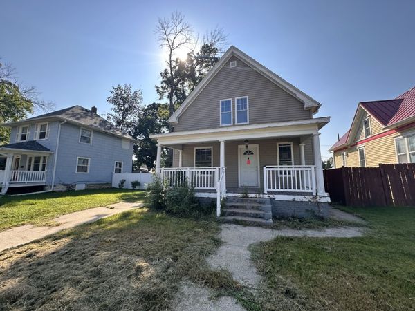 1625 E Ave NE, Cedar Rapids, IA 52402