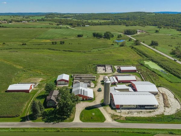 S4452 Grote Hill Road, Reedsburg, WI 53959