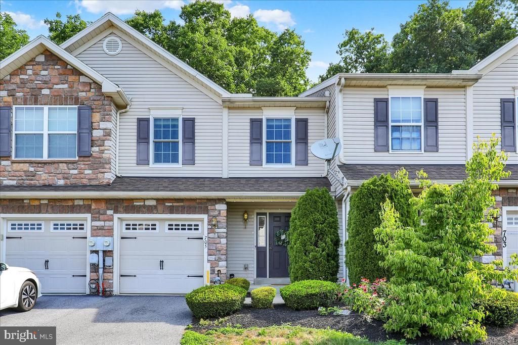 705 CARAMIST CIRCLE, SINKING SPRING, PA 19608