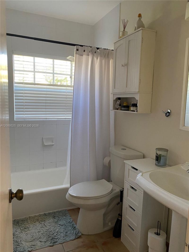 600 Alminar Ave, Unit -, Coral Gables, FL 33146 Photo