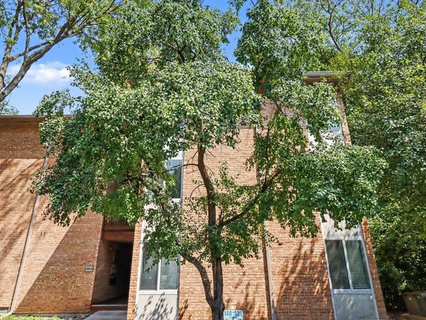 5809 Oakwood Drive, Unit D, Lisle, IL 60532
