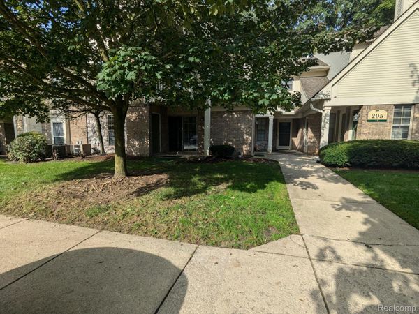 205 Maplewood Court , South Lyon, Mi 48178