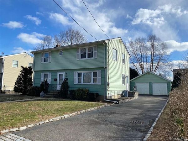 50 Grand Place, East Northport, NY 11731
