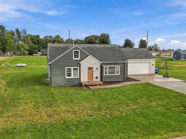 1982 Mill View Cir SW, Kalona, IA 52247