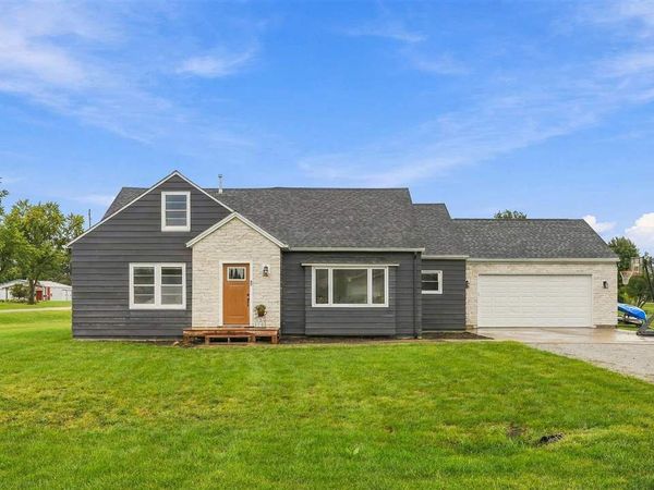 1982 Mill View Cir SW, Kalona, IA 52247