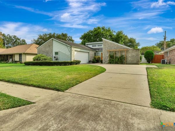 607 Bedivere Drive, Victoria, TX 77904