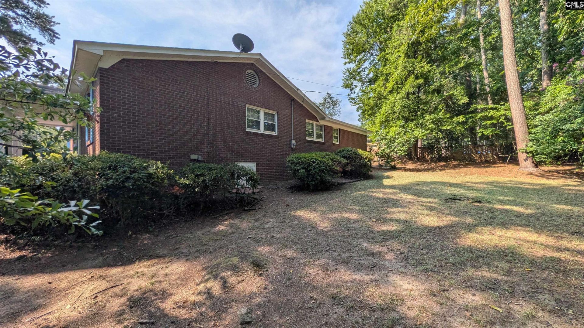 1800 Holly Hill Drive  Photo 4