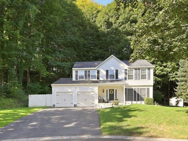 2 Chaucer Circle, Baldwinsville, NY 13027