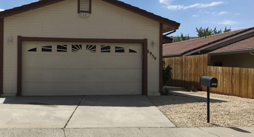 6950 Forsythia Way, Reno, NV 89506 Photo
