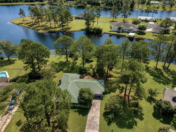991 Pinewood Drive, DeFuniak Springs, FL 32433