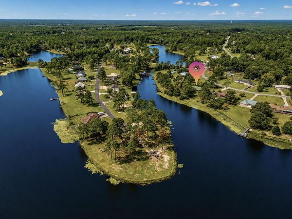 991 Pinewood Drive, DeFuniak Springs, FL 32433