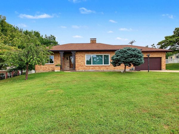 215 WOODLAWN Court, Quincy, IL 62301