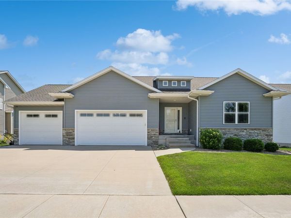 3065 Ridgeview Drive, Ely, IA 52227