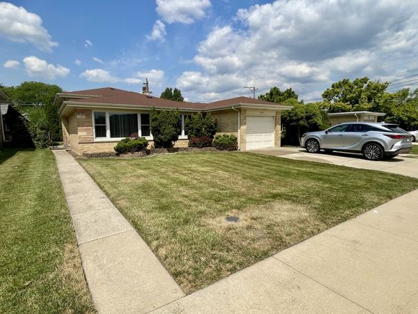 7150 N Crawford Avenue , Lincolnwood, IL 60712