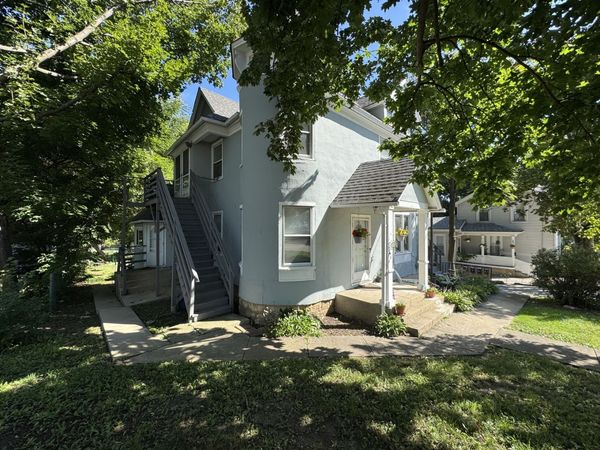 137 E Washington Street , Unit 1R, West Chicago, IL 60185