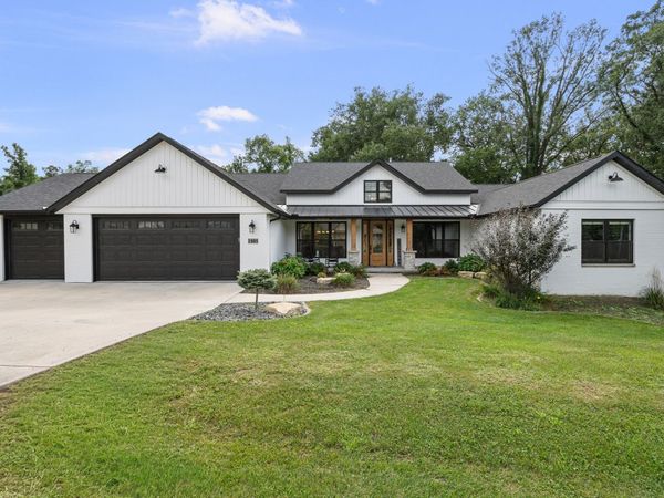 1805 Ridgefield Drive, Port Byron, IL 61275