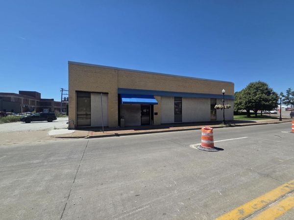 627 W 2nd Street , Davenport, IA 52801