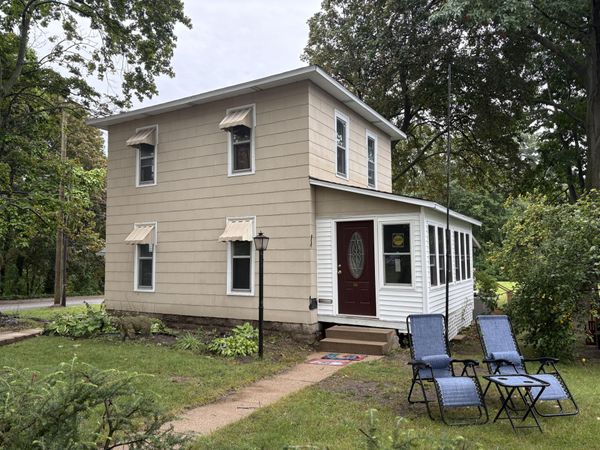 253 Pearl Street, South Haven, MI 49090