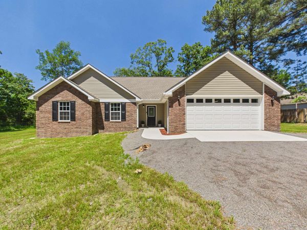 100 Shackleford Dr, Batesville, AR 72501