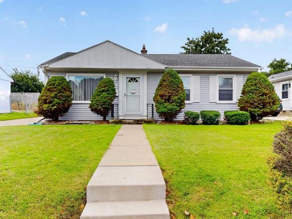 6829 W Arthur AVENUE, West Allis, WI 53219