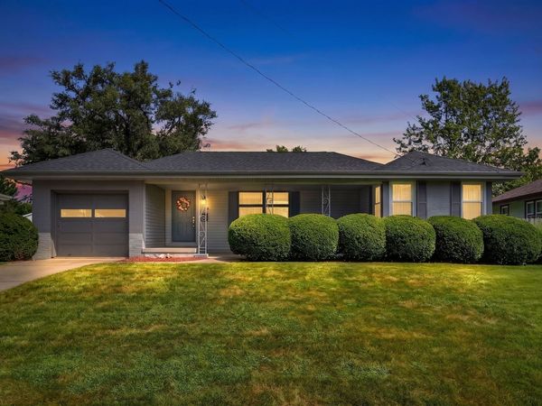 2209 Meadow Lane, West Des Moines, IA 50265