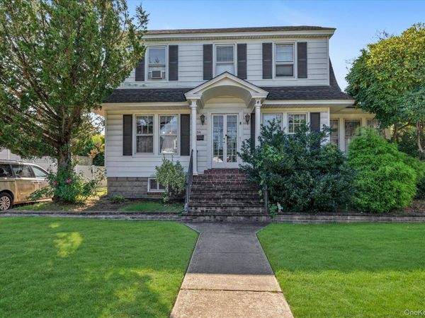 34 Kingsland Place , Unit Babylon, Babylon, NY 11702