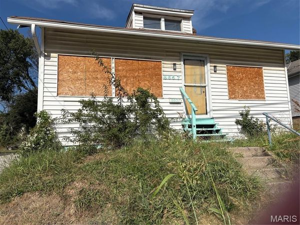 8657 Natural Bridge Road , St Louis, MO 63121