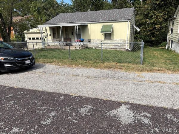 8731 Shirley Avenue , St Louis, MO 63121