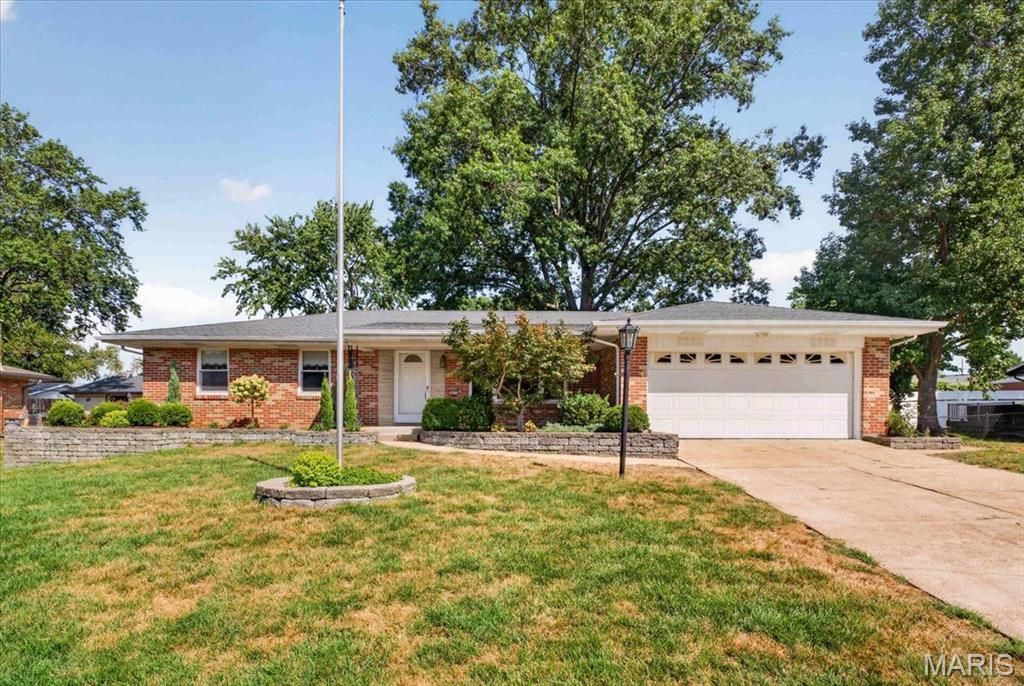 5827 Pebble Oak Drive, Saint Louis, MO 63128 Main Photo