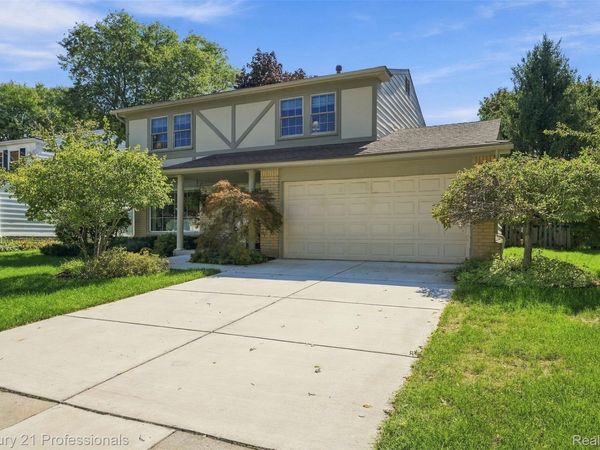 41827 Ridge Road E, Novi, Mi 48375