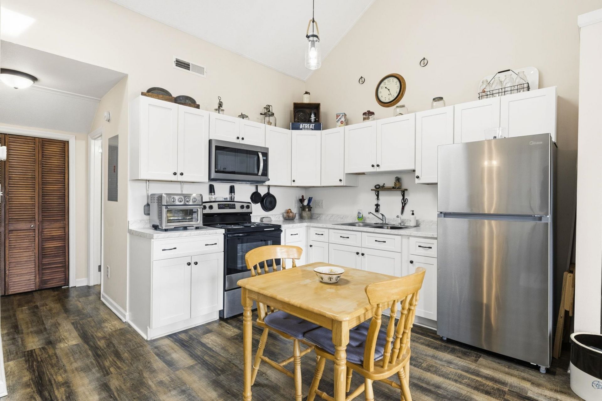 1850 Colony Dr. Photo 9