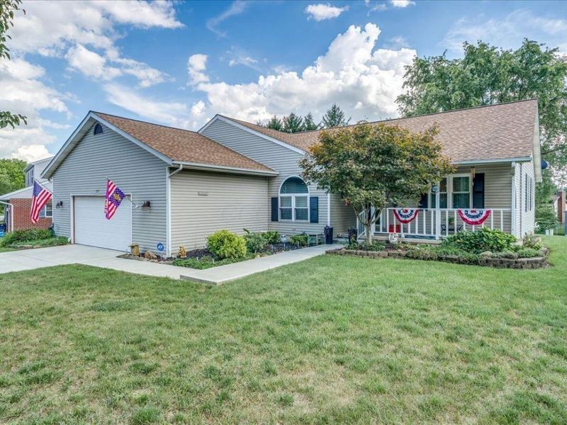 377 Lawnwood Drive , Circleville, OH 43113 Photo 1