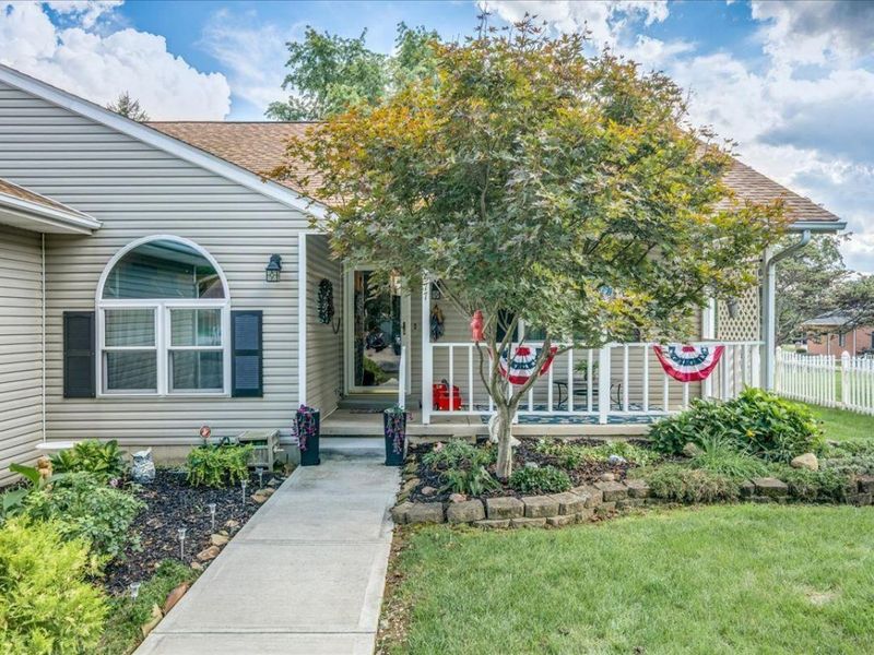 377 Lawnwood Drive , Circleville, OH 43113 Photo 3