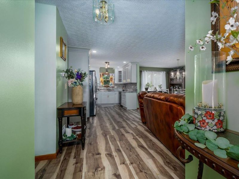 377 Lawnwood Drive , Circleville, OH 43113 Photo 6