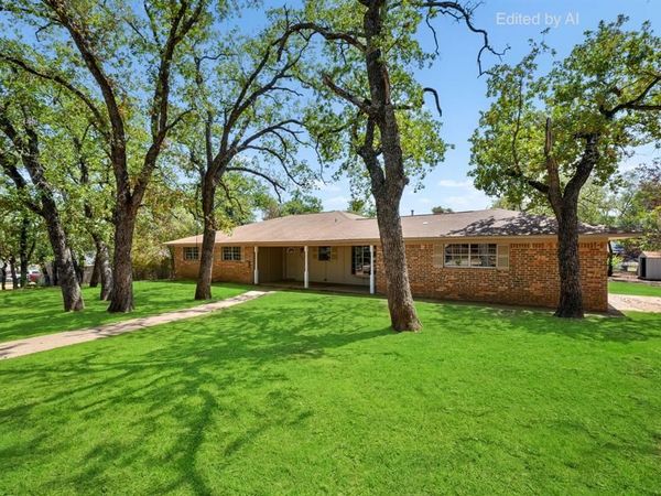 303 32nd Street , Mineral Wells, TX 76067