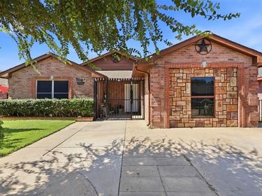 4704 Lizzy Drive, Dallas, TX 75211