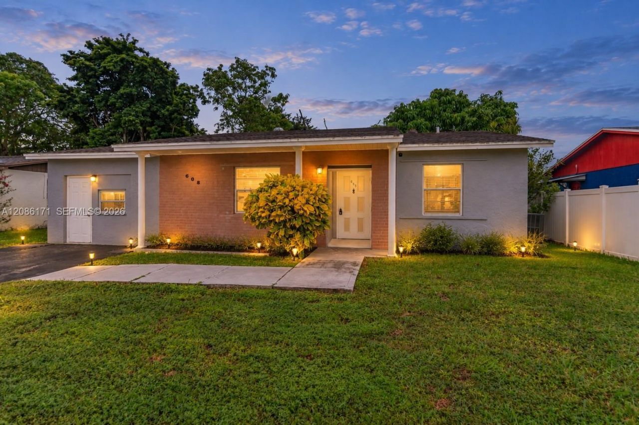 608 SW 76th Ter, North Lauderdale, FL 33068 Main Photo